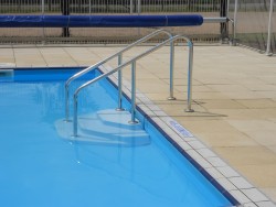 piscine PMR